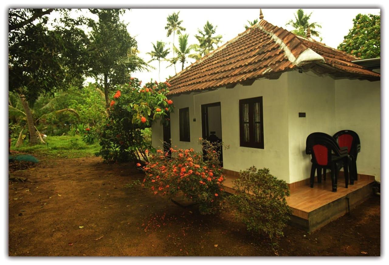 Munroe Inn Homestay Kollam Eksteriør bilde