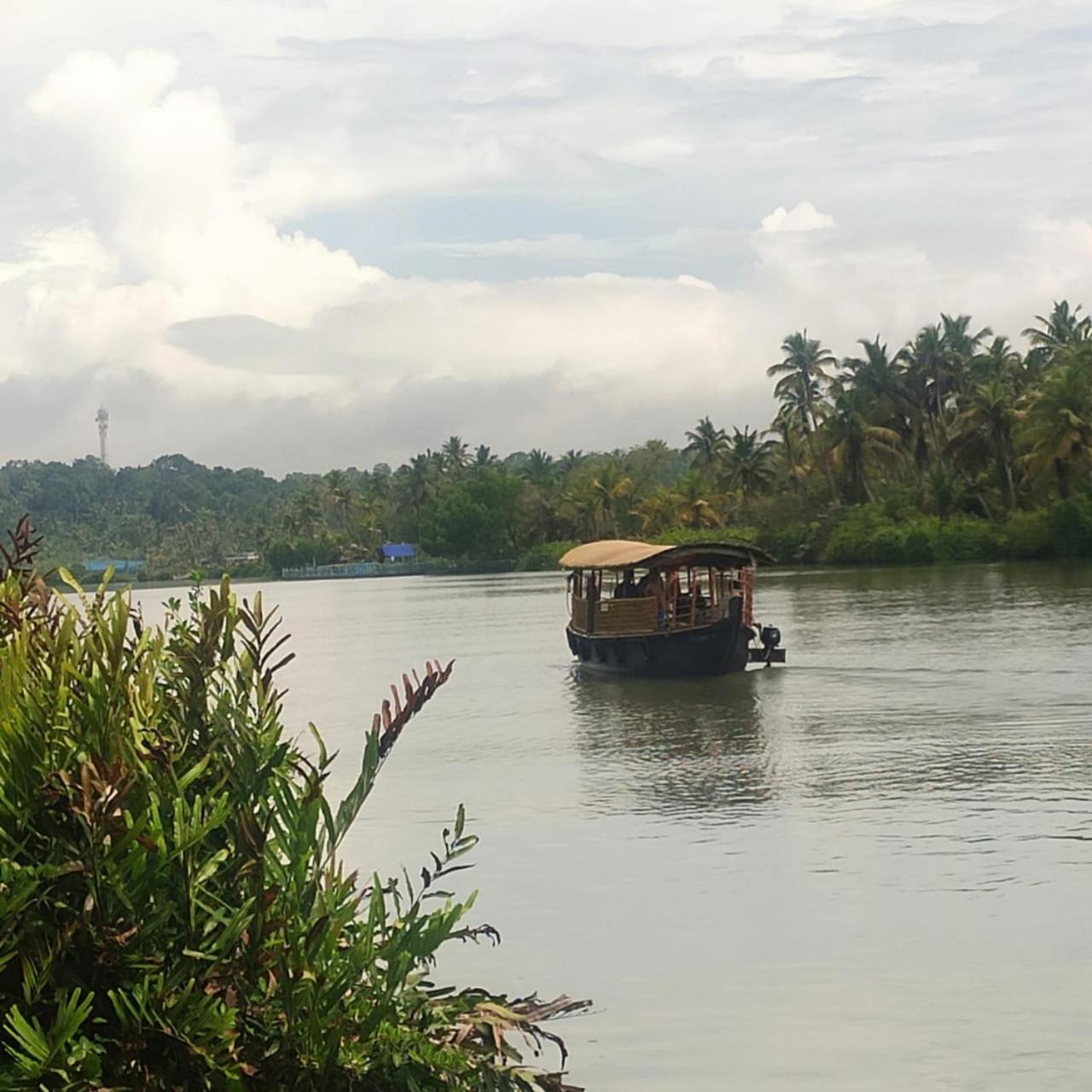 Munroe Inn Homestay Kollam Eksteriør bilde