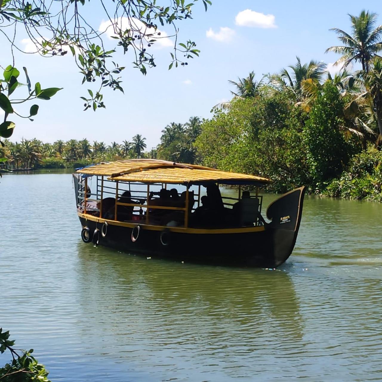 Munroe Inn Homestay Kollam Eksteriør bilde